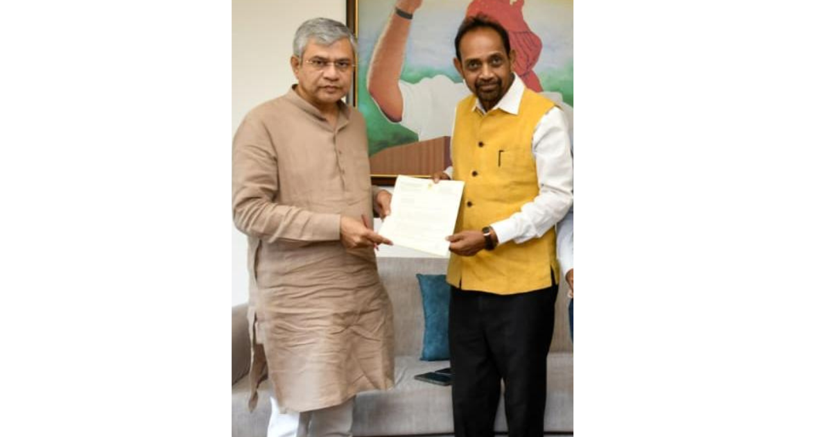 चक्रधरपुर रेल मंडल में ट्रेनों की देरी का मुद्दा उठा: सांसद विद्युत वरण महतो ने रेल मंत्री से की मुलाकात