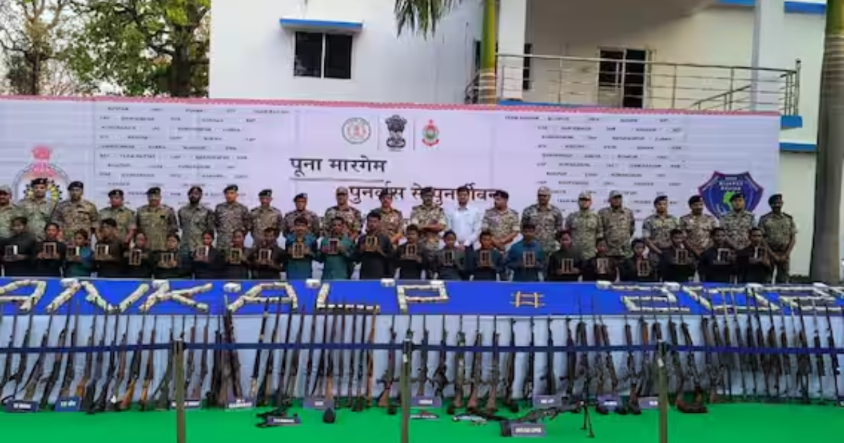 छग में 35 नक्सलियों का सरेंडर, 2.9 करोड़ कैश, 11 करोड़ का सोना-हथियार बरामद