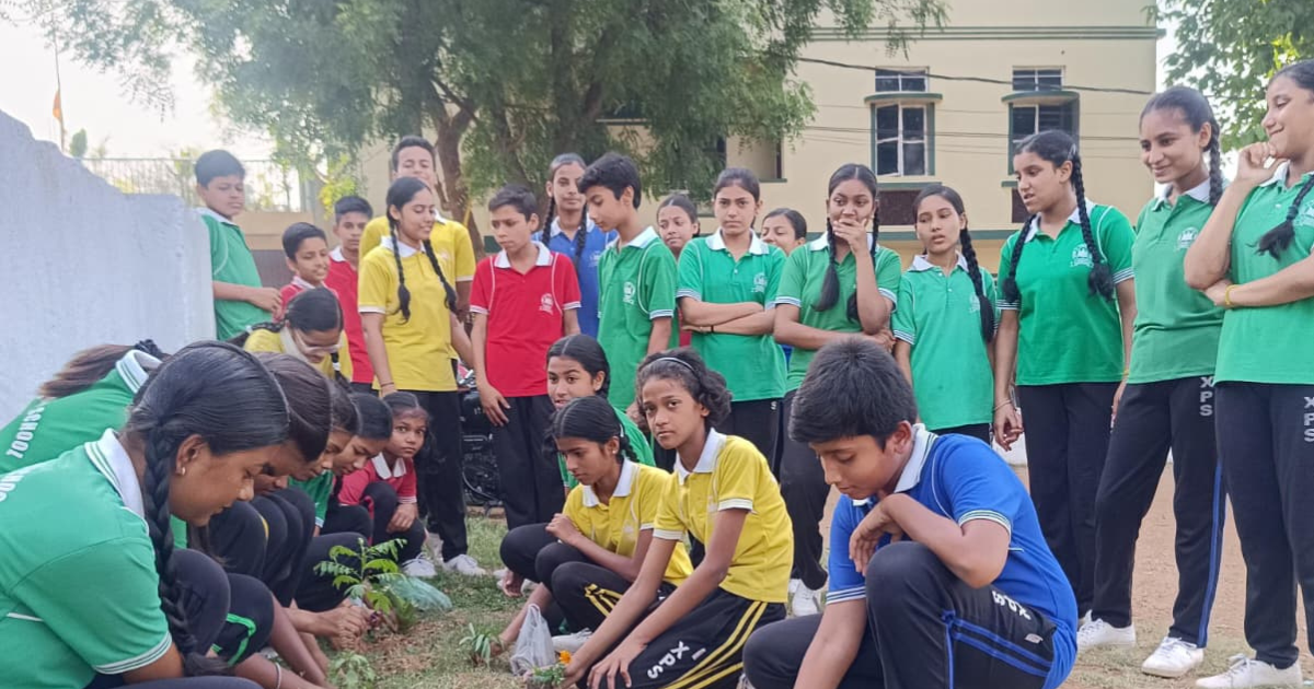 छोटा गोविंदपुर के जेवियर पब्लिक स्कूल में धूमधाम से मनाया गया पृथ्वी दिवस 2026