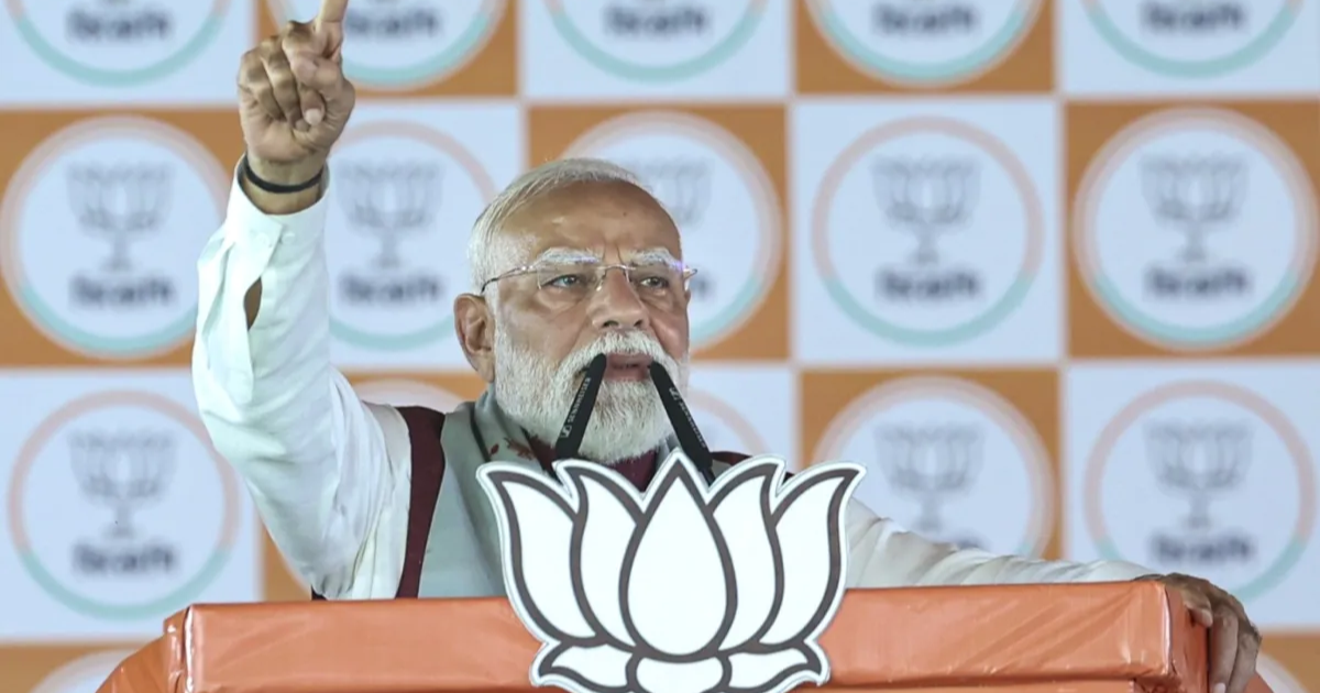 बंगाल में मोदी बोले- TMC का दीया बुझने वाला:बुझता दीया फड़फड़ाता है