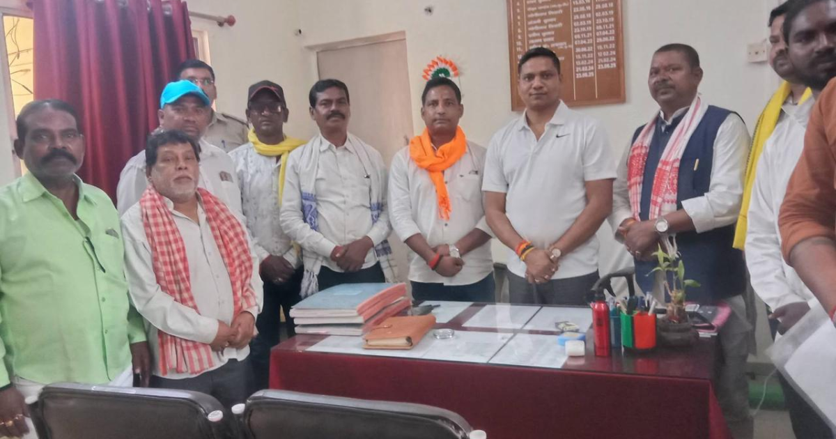 साहिल मुखी को श्रद्धांजलि, परिवार से मुलाकात कर समाज