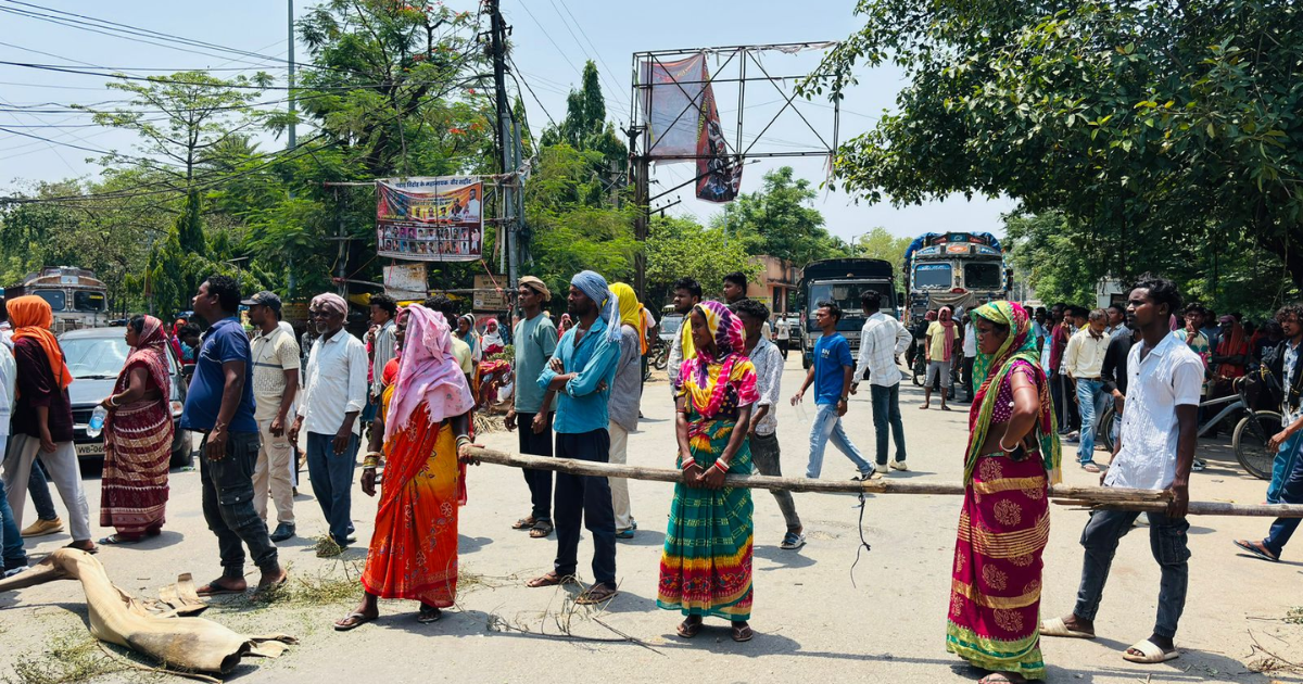चक्रधरपुर में सड़क हादसे के बाद फूटा ग्रामीणों का आक्रोश, एनएच-75 रहा जाम