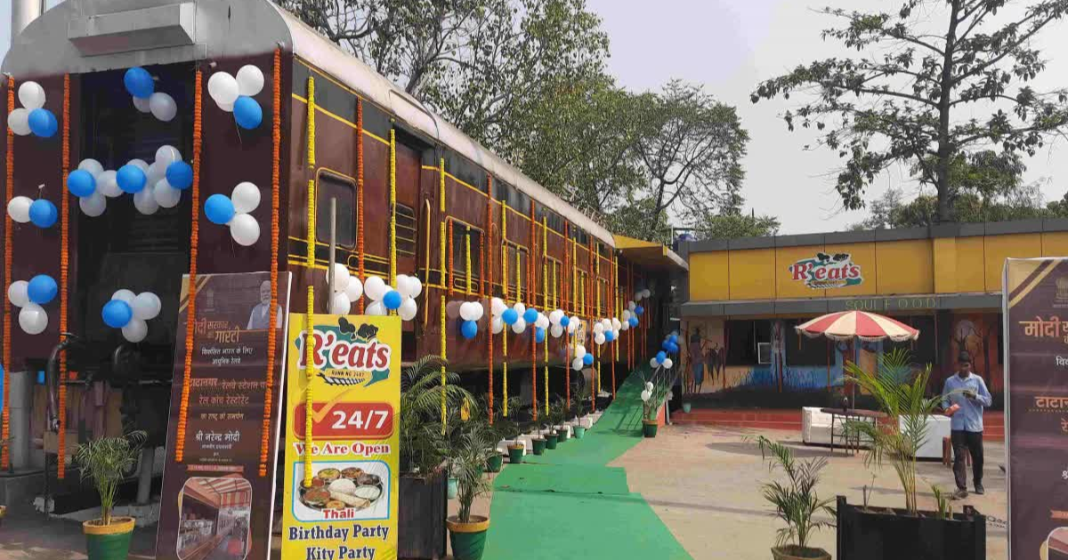टाटानगर स्टेशन पर रेल कोच रेस्टोरेंट हुआ बंद.