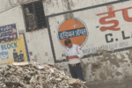 तिमारपुर मेन रोड पर अवैध बस पार्किंग से बढ़ी परेशानी, थाने से 50 मीटर दूर रोज लग रहा जाम