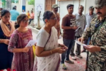 बंगाल के फालता में पुलिस ने लाठीचार्ज किया : TMC कार्यकर्ताओं के हमले का विरोध