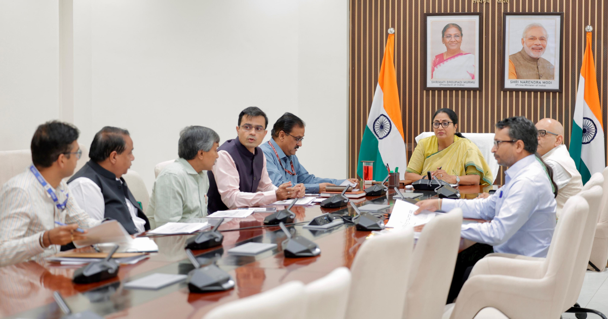 मुख्यमंत्री रेखा गुप्ता की बड़ी पहल, दिल्ली की 96 हजार स्ट्रीट लाइटें होंगी स्मार्ट एलईडी में तब्दील