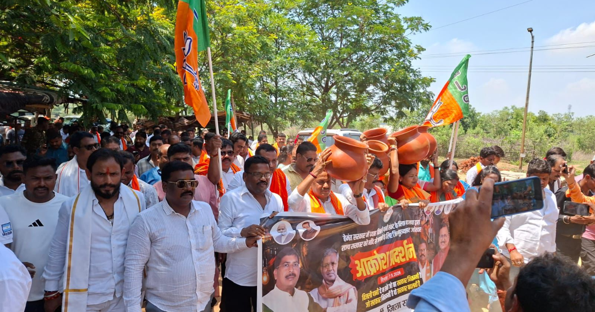 सरायकेला में भाजपा का समाहरणालय घेराव, बिजली-पानी संकट को लेकर सरकार पर बोला हमला