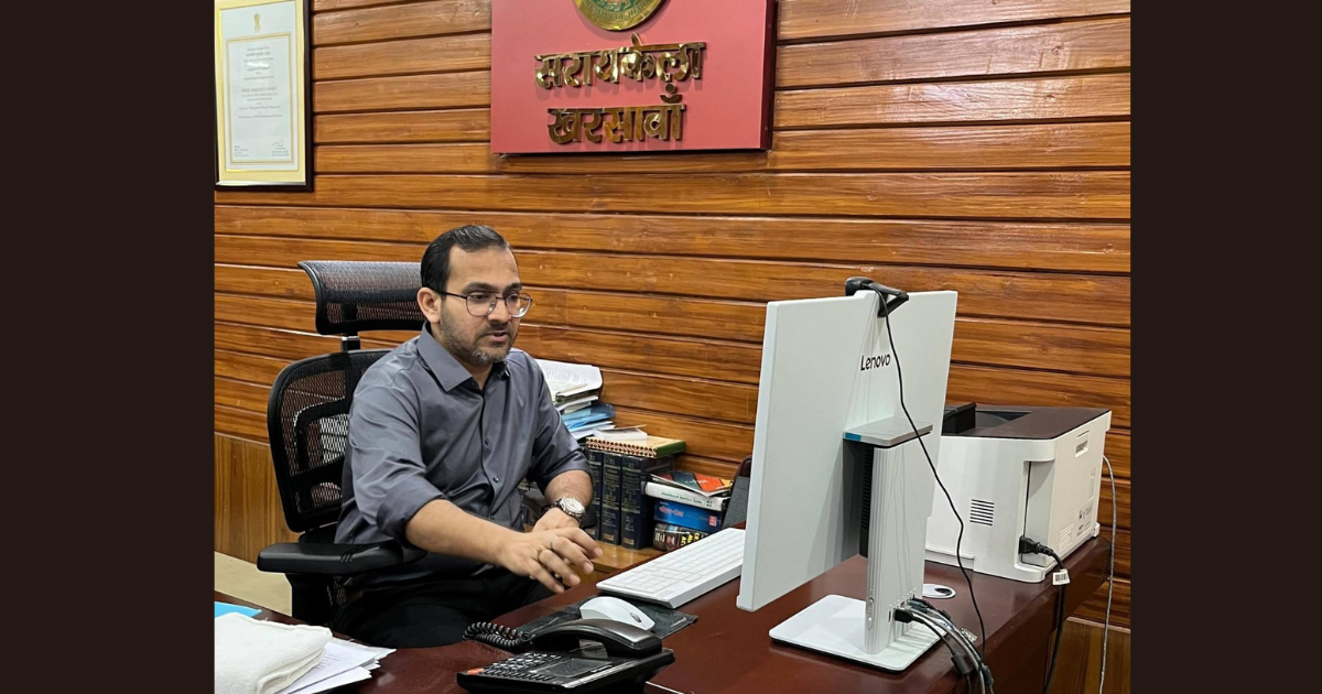सरायकेला में स्वास्थ्य सेवाओं को लेकर सख्त हुए उपायुक्त, लापरवाही पर कार्रवाई की चेतावनी