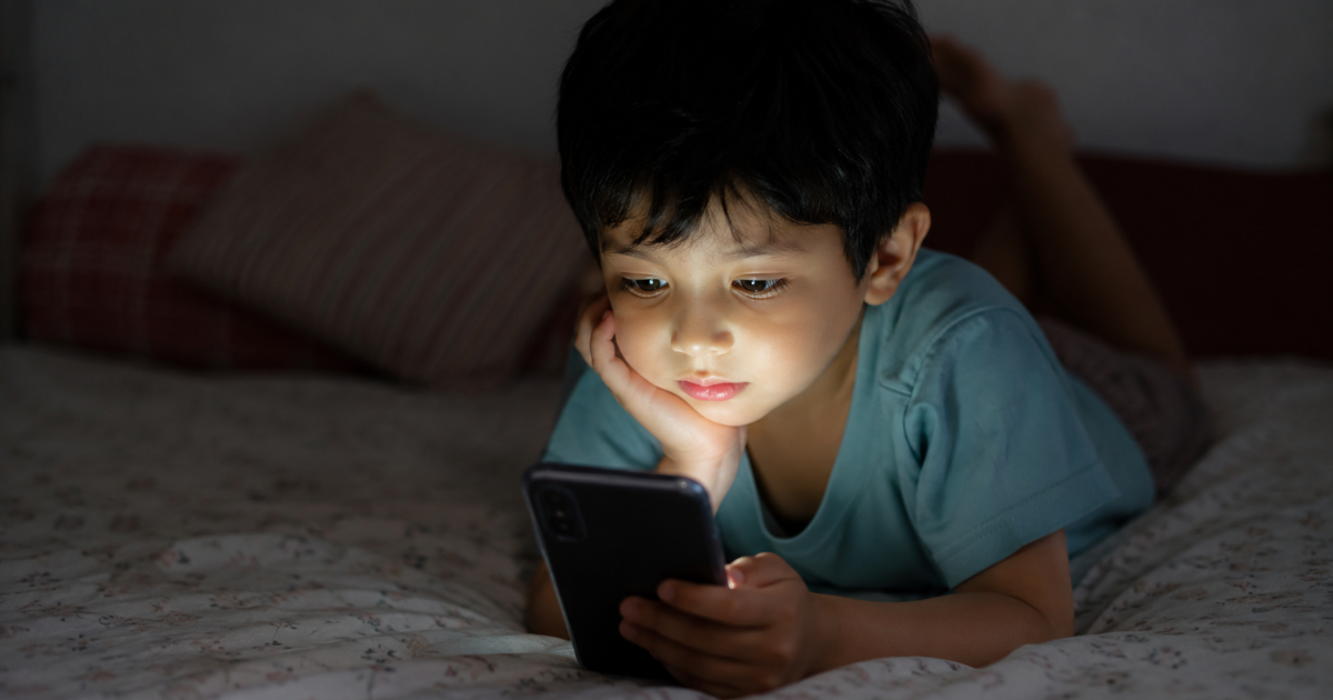 AIIMS Study: बच्चों में मोबाइल की लत बढ़ा सकती है Autism का खतरा, डॉक्टरों ने दी चेतावनी