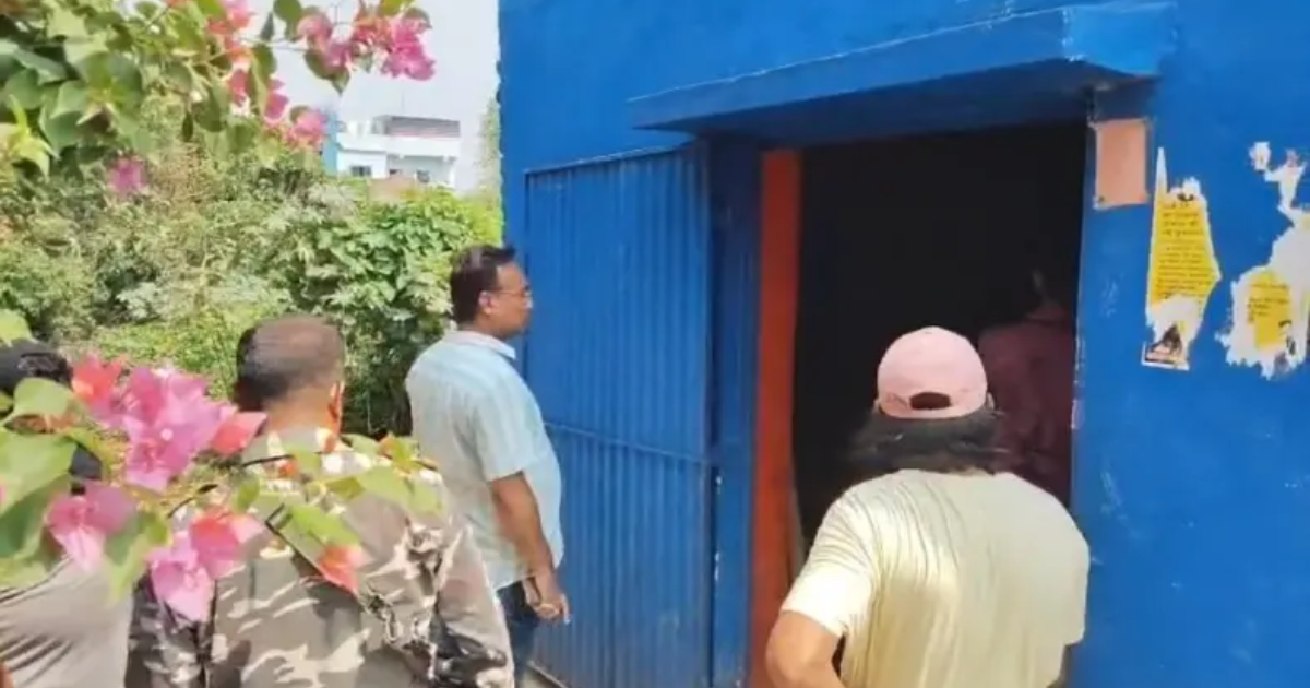 Chandil SDM Action: कपाली में अवैध बूचड़खानों पर प्रशासन का बड़ा एक्शन, दो गायें जब्त, बूचड़खाना सील