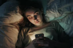 Screen Time और Sleep Cycle: मोबाइल-लैपटॉप कैसे बिगाड़ रहे आपकी नींद? जानिए बेहतर नींद के आसान उपाय
