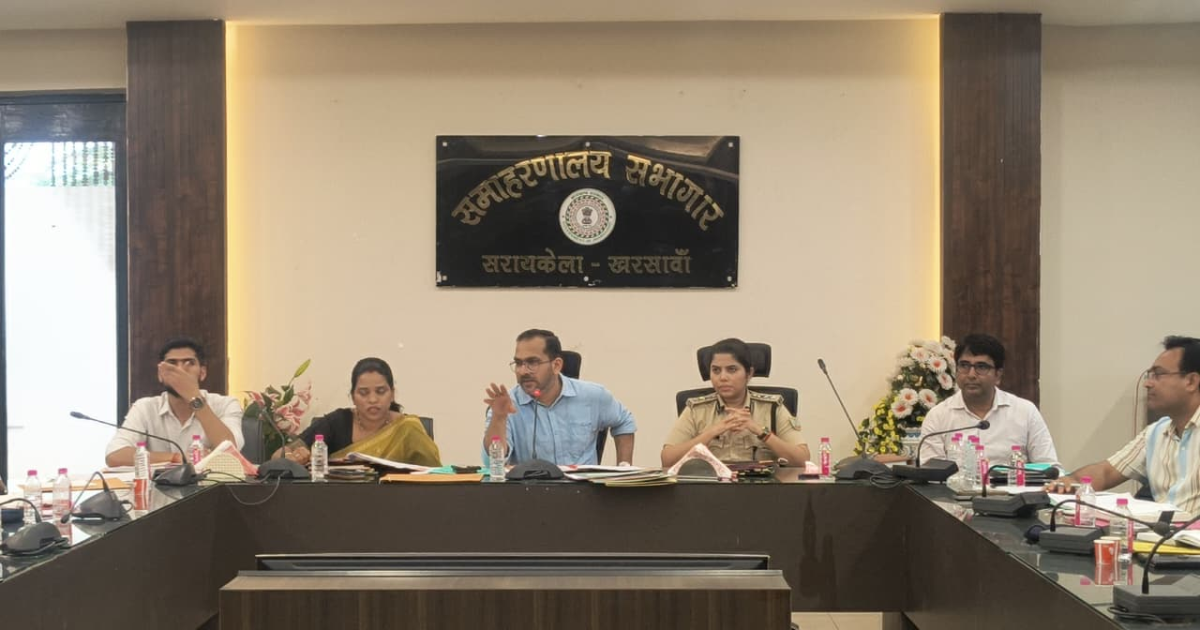 बकरीद को लेकर सरायकेला प्रशासन अलर्ट, उपायुक्त-एसपी ने विधि-व्यवस्था और सुरक्षा तैयारियों की समीक्षा की