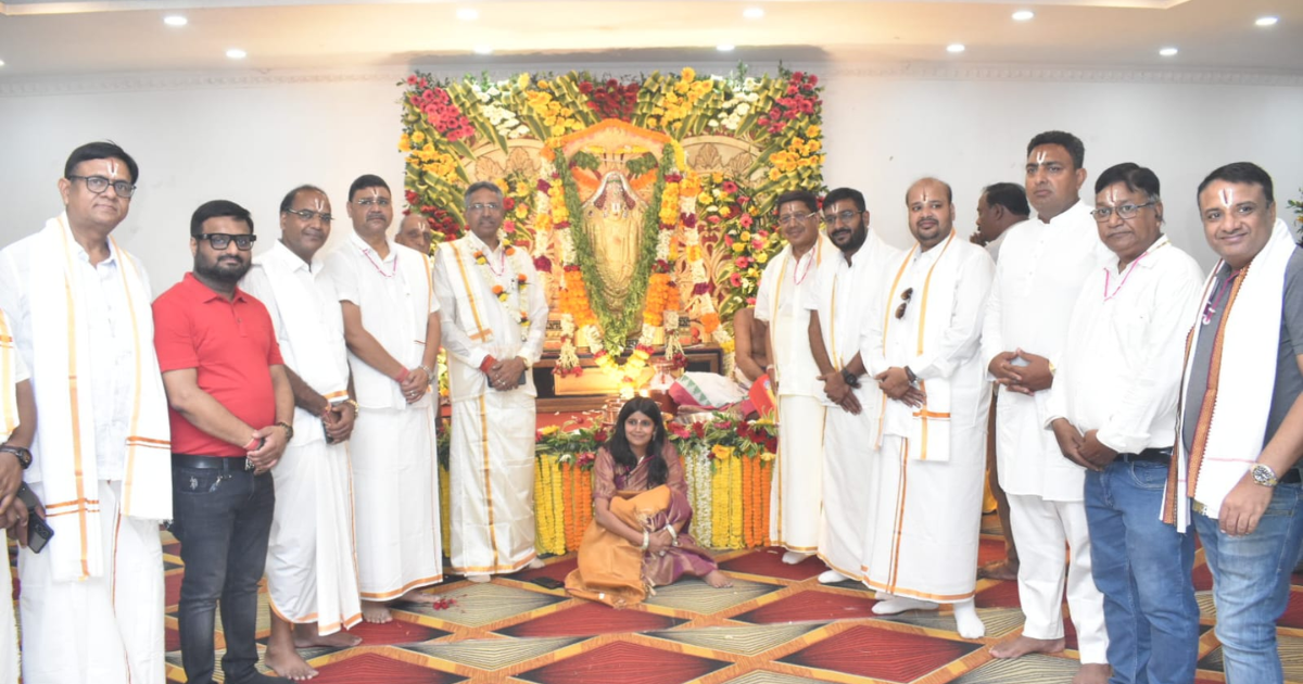 Tirupati Balaji Ann Prasadam: जमशेदपुर के श्री राम मंदिर में 2800 श्रद्धालुओं ने ग्रहण किया पावन प्रसाद