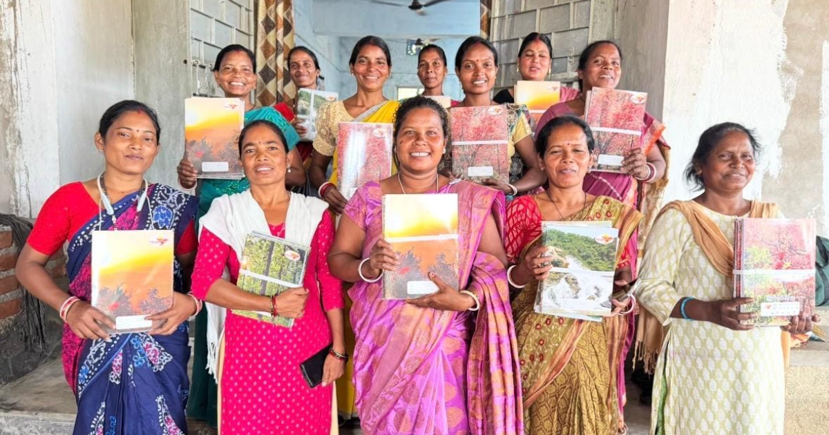 West Singhbhum Success : खूंटपानी की दीदियों ने लिखी आत्मनिर्भरता की नई कहानी, पलाश नोटबुक बना पहचान