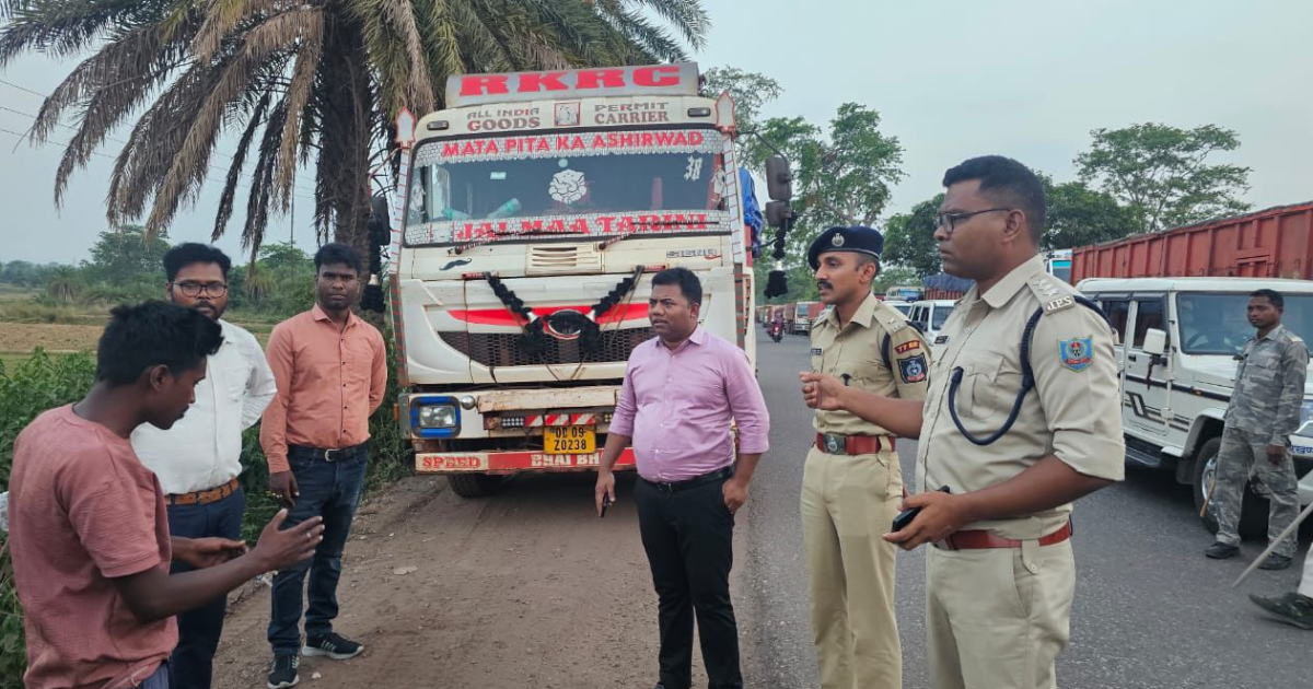 Chaibasa Road Safety गलत पार्किंग करने वाले 30 वाहनों पर कार्रवाई, प्रशासन ने दी सख्त चेतावनी