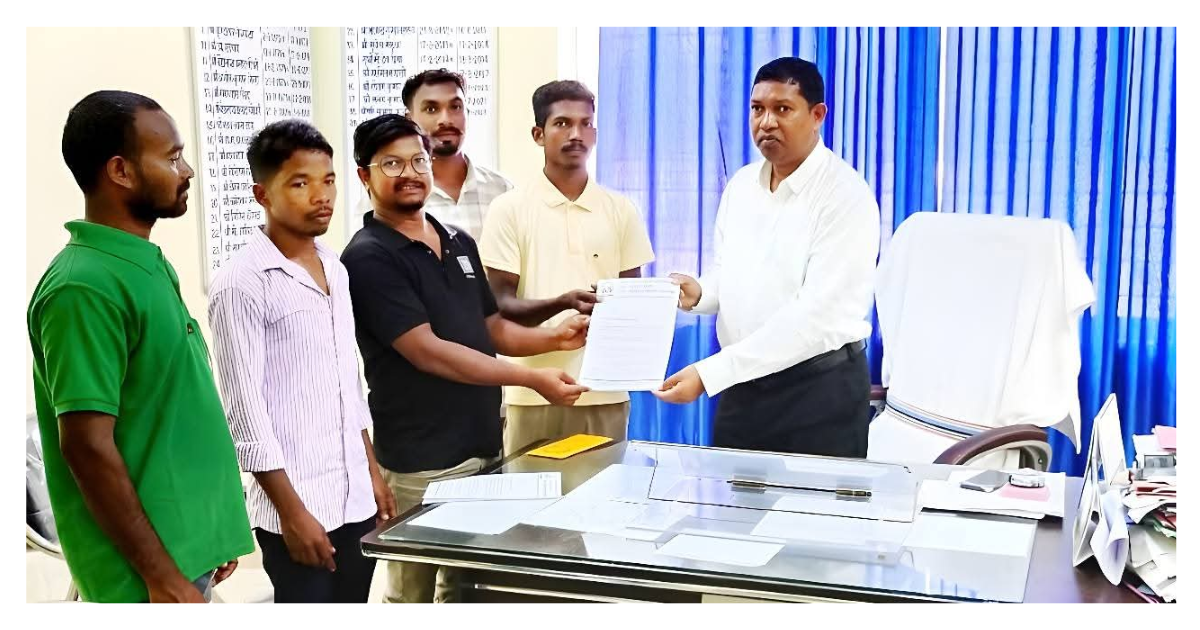 कुचाई में ‘ब्राउन टू ग्रीन कैंपेन’ के तहत दलहन खेती को बढ़ावा, 500 किसानों की सूची बीडीओ को सौंपी