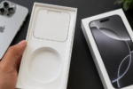 iPhone बॉक्स से Apple Sticker क्यों गायब हो गया? जानिए कंपनी ने क्यों खत्म की 17 साल पुरानी परंपरा