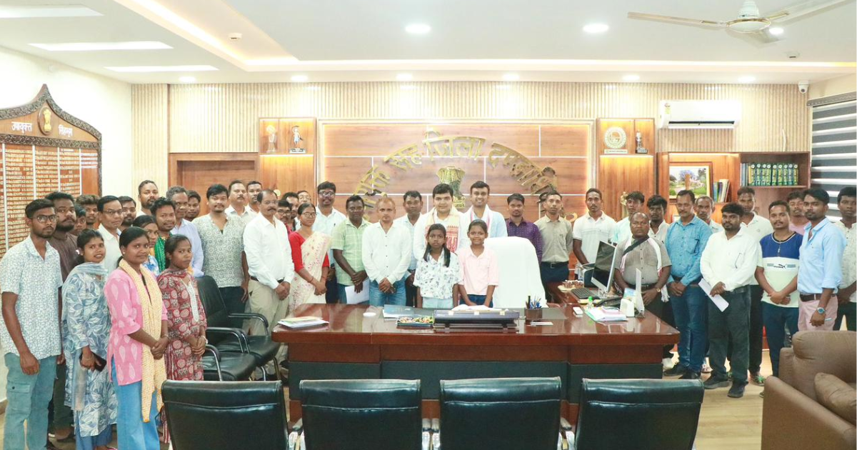 पश्चिम सिंहभूम में संचालित 24 निशुल्क ग्रामीण पुस्तकालयों की पहल की उपायुक्त ने की सराहना