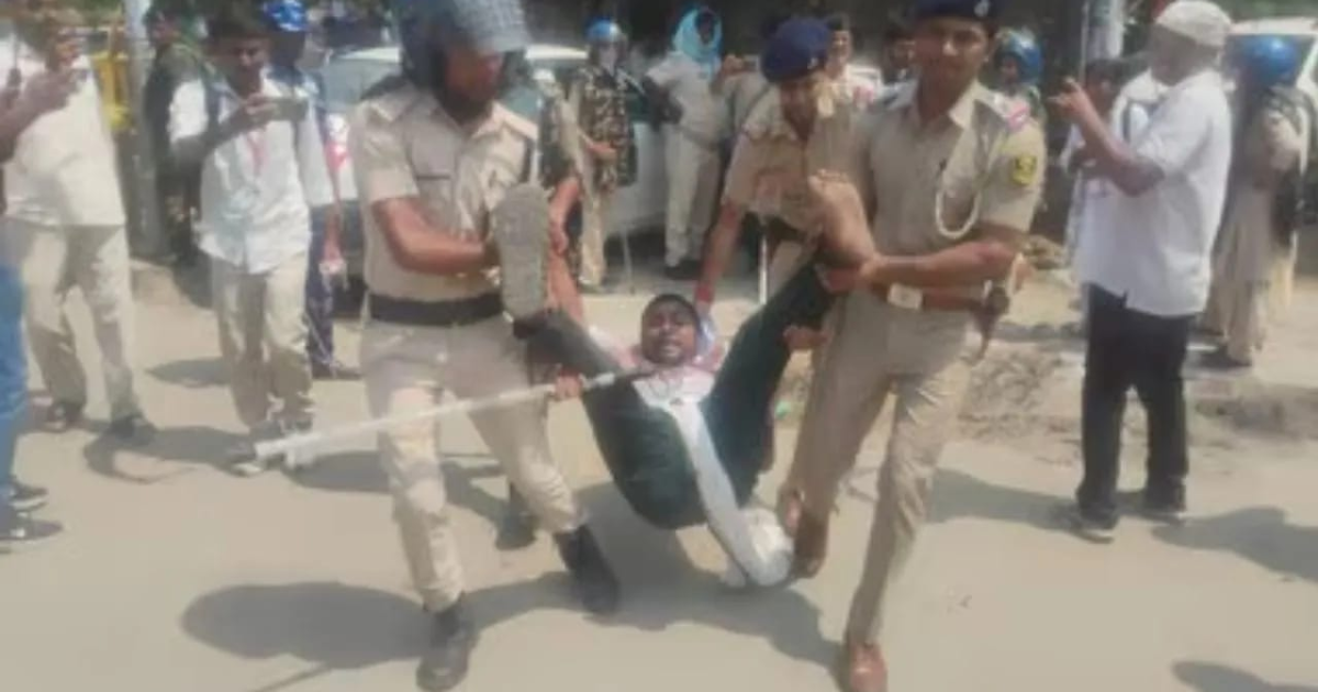 बिहार में TRE-4 नोटिफिकेशन मांग रहे स्‍टूडेंट्स पर लाठीचार्ज