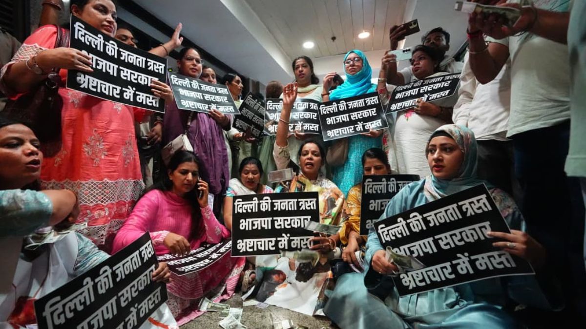 AAP attacks MCD Mayor-Commissioner's office