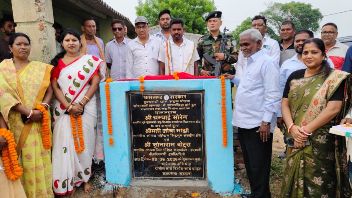 Champai Soren laid the foundation stone for road construction