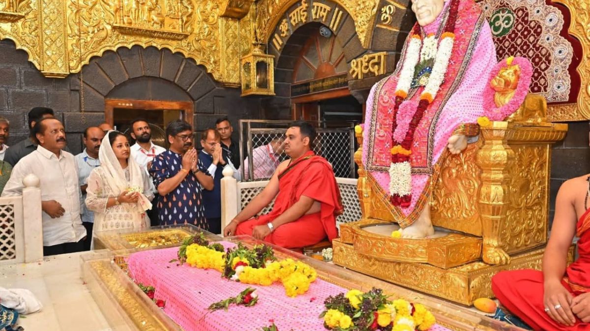 Chief Minister Hemant Soren visited the Shirdi Sai Baba Temple