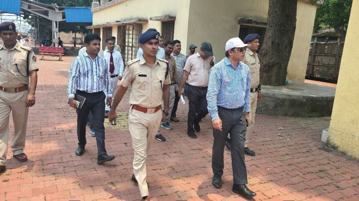 DRM Tarun Huria Arrives in Kandra for Inspection