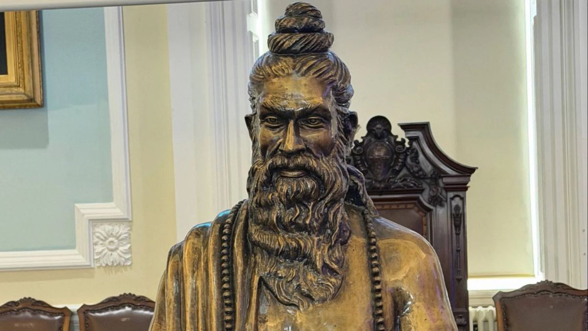 Maharishi Sushruta Statue in UK