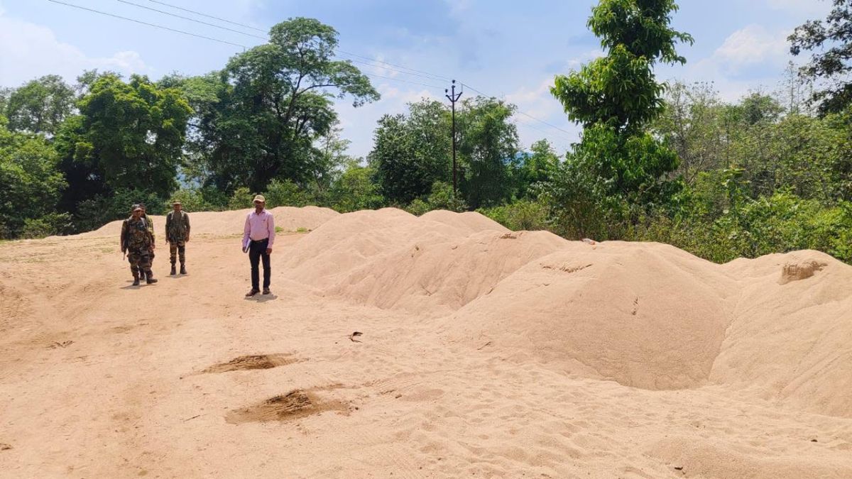 Major crackdown on illegal sand mining in Chaibasa