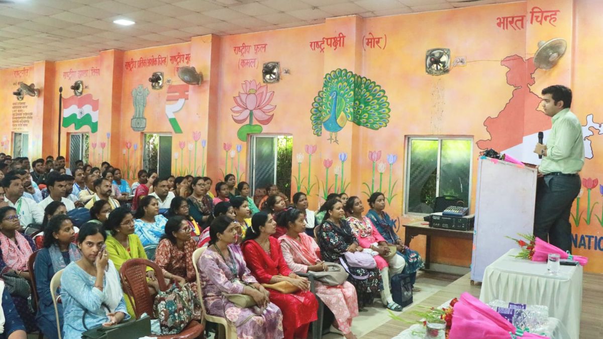 Special Camp Organized for Service Confirmation of 278 Graduate-Trained Teachers
