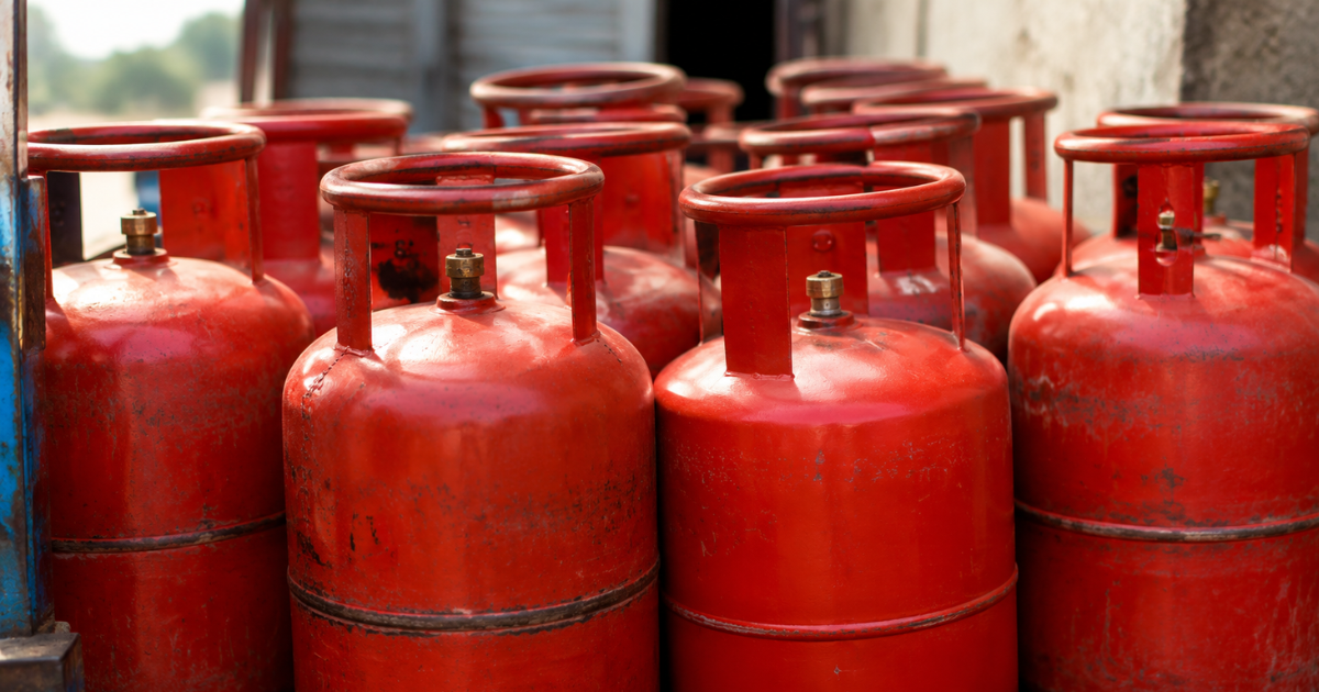 LPG Cylinder Price Hike: कमर्शियल गैस सिलेंडर फिर हुआ महंगा, दिल्ली से कोलकाता तक बढ़ीं कीमतें