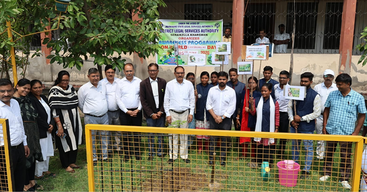 World Environment Day 2026: सरायकेला-खरसावां में चला वृहद वृक्षारोपण अभियान, पर्यावरण संरक्षण का दिया संदेश