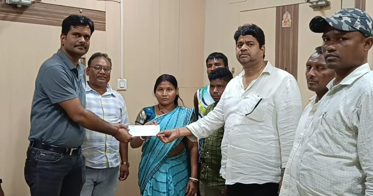 कार्यस्थल हादसे में पैर गंवाने वाले श्रमिक को 10 लाख रुपये मुआवजा, कंपनी ने नौकरी और कृत्रिम पैर का दिया आश्वासन