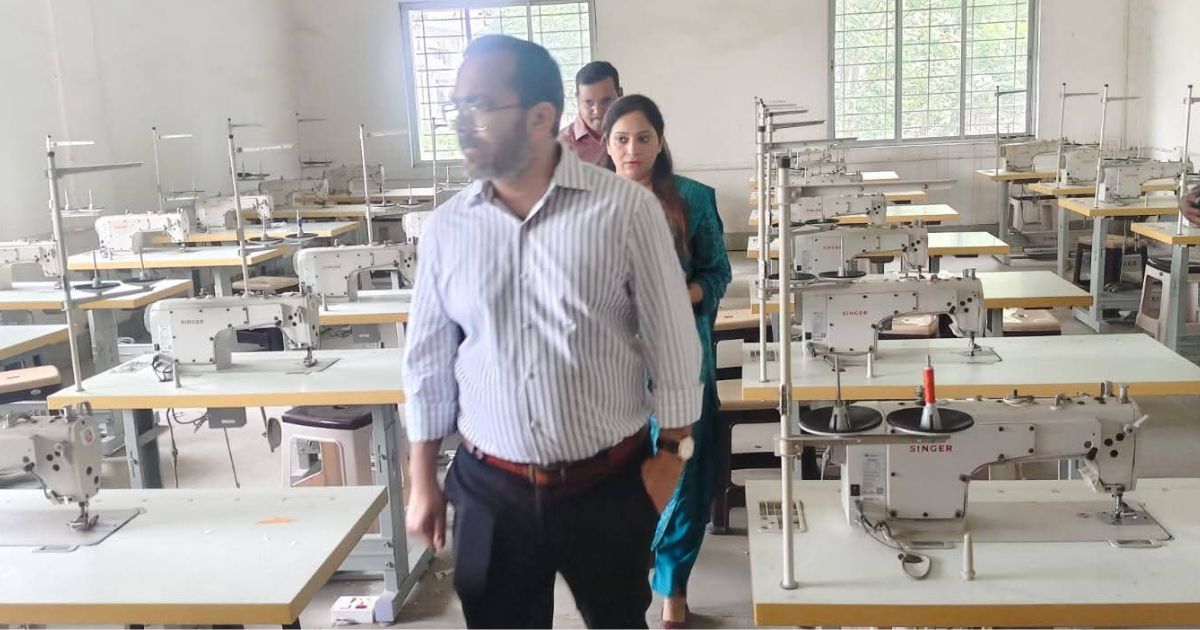 ईचागढ़ प्रखंड सह अंचल कार्यालय का उपायुक्त ने किया औचक निरीक्षण, जनसेवा और योजनाओं के प्रभावी क्रियान्वयन पर दिया जोर
