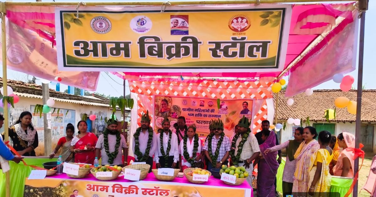 बंदगांव में आम बिक्री स्टॉल का शुभारंभ, दीदी किसानों को मिलेगा बेहतर बाजार