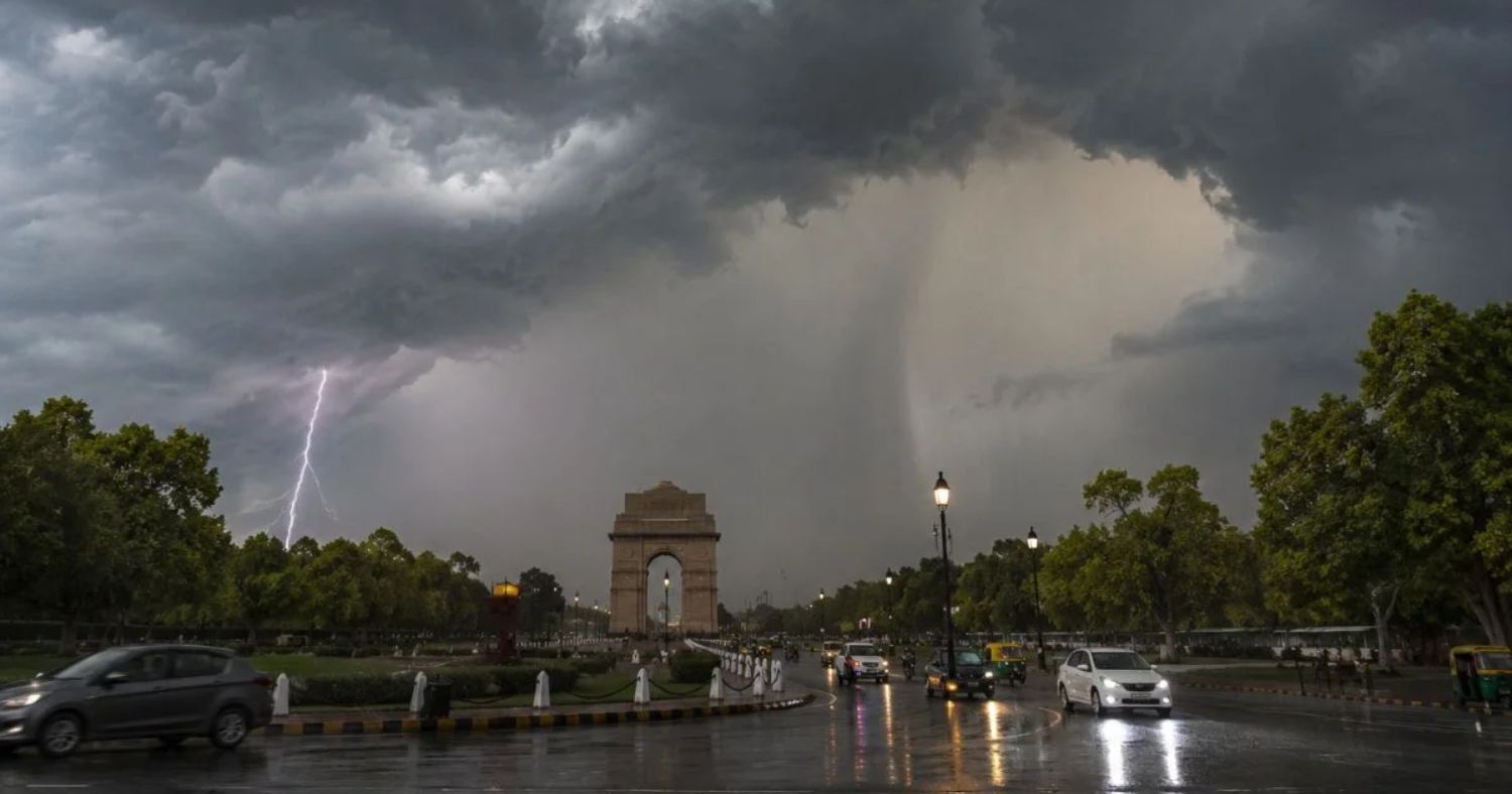 ब्रेकिंग: दिल्ली-एनसीआर में अगले 2 घंटे भारी मौसम का अलर्ट, तेज हवाओं और बारिश की संभावना