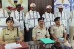 भीषण गर्मी में ट्रैफिक जवानों को राहत, सरायकेला पुलिस ने बांटी बैटरी संचालित कूलिंग जैकेट