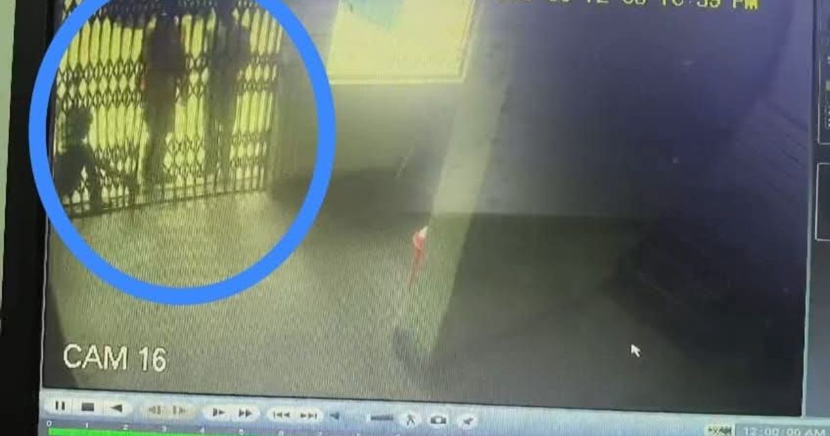 सरायकेला के राजकीय कन्या मध्य विद्यालय में घुसे असामाजिक तत्व, ग्रिल तोड़कर की तोड़फोड़