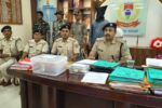 ट्रेन से गांजा तस्करी का खुलासा, सरायकेला पुलिस ने एक किलो से अधिक गांजा के साथ युवक को दबोचा