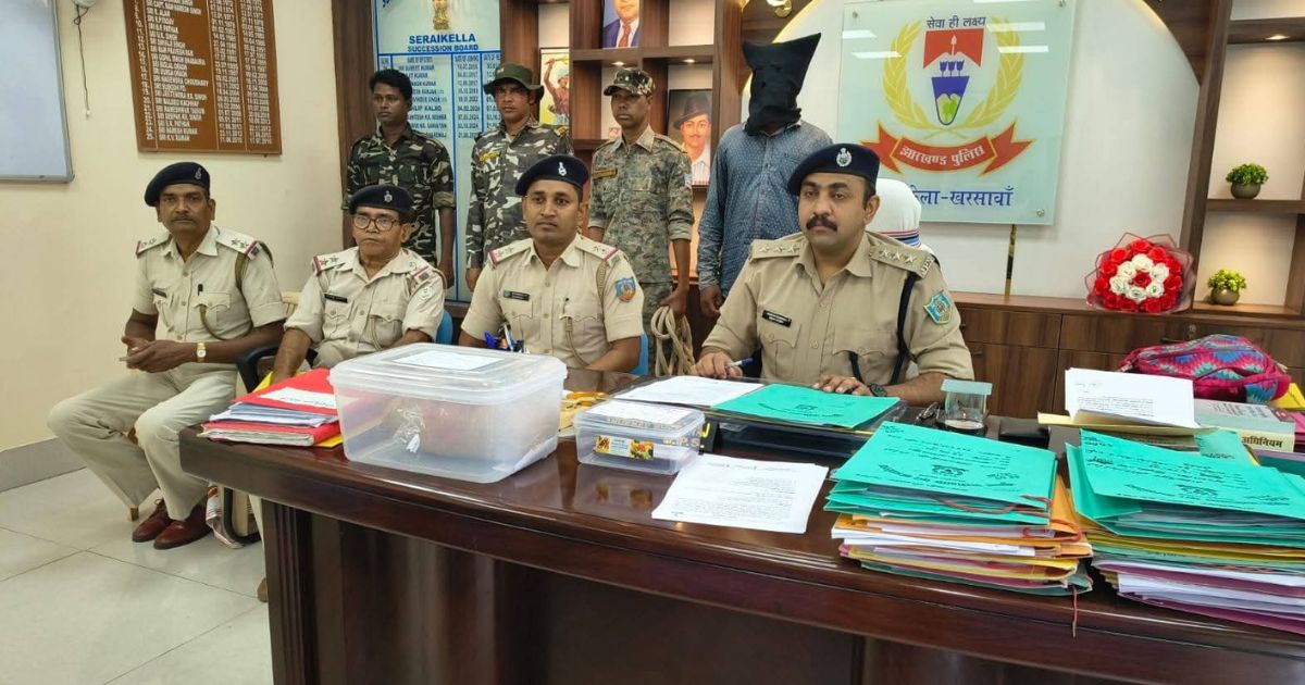ट्रेन से गांजा तस्करी का खुलासा, सरायकेला पुलिस ने एक किलो से अधिक गांजा के साथ युवक को दबोचा