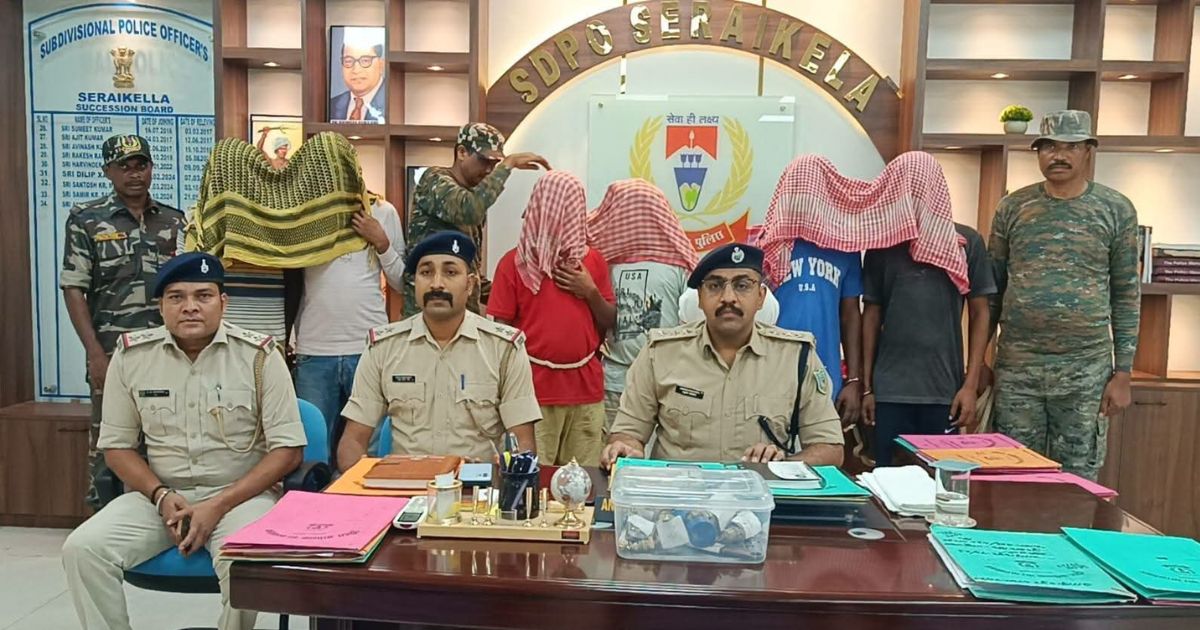 खरसावां में बंद फैक्ट्री से लोहे की चोरी का खुलासा, गैस कटर और चोरी का माल बरामद; छह आरोपी गिरफ्तार
