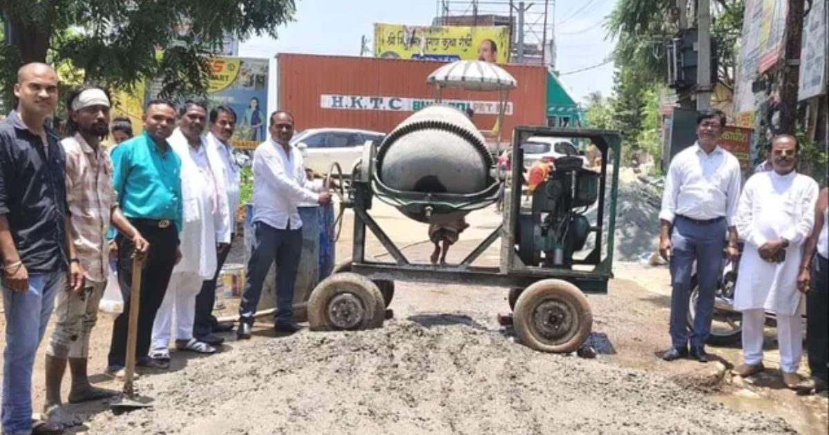 जनसहयोग से बदली सड़क की तस्वीर: ओरमांझी में ग्रामीणों ने चंदा जुटाकर खुद कराया सड़क का निर्माण
