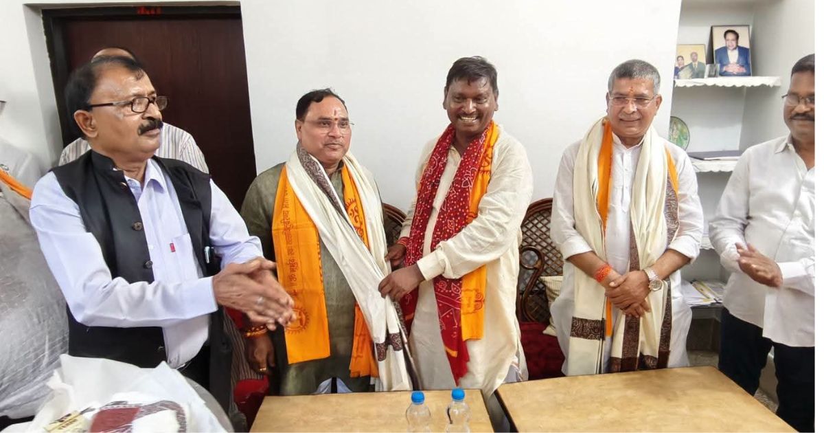 सरायकेला में छत्र पूजन एवं यज्ञ में शामिल हुए पूर्व केंद्रीय मंत्री अर्जुन मुंडा, राज्य एवं देश की खुशहाली की कामना