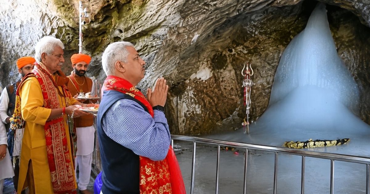 अमरनाथ यात्रा से पहले बाबा बर्फानी की पहली पूजा हुई:उपराज्यपाल ने दर्शन किए; यात्रा 3 जुलाई से शुरू