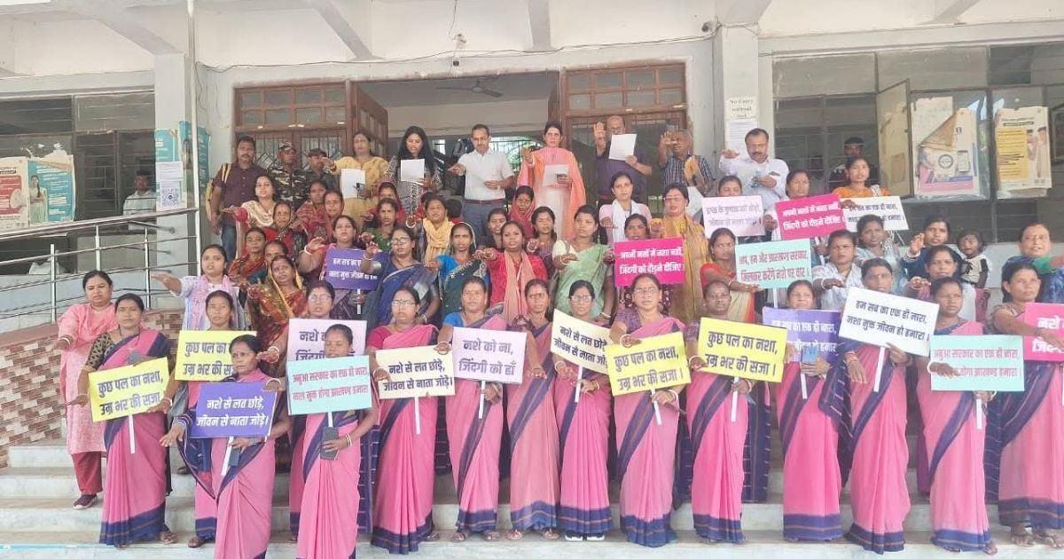 सरायकेला में नशामुक्त समाज के निर्माण की पहल, जागरूकता रथ को दिखाई गई हरी झंडी
