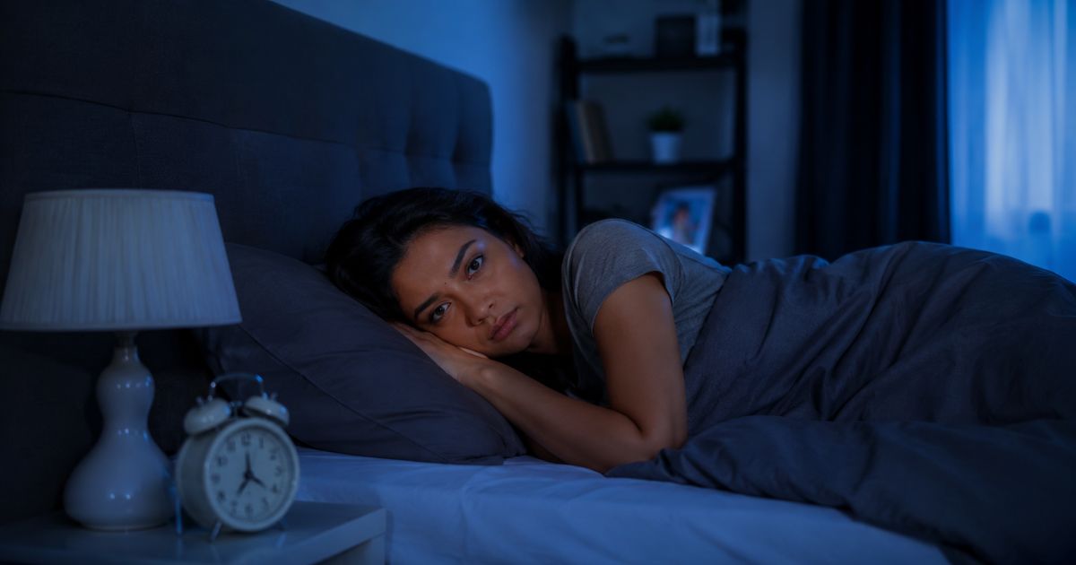 रात में बार-बार खुल रही है नींद? हो सकती हैं इन गंभीर स्वास्थ्य समस्याओं की चेतावनी