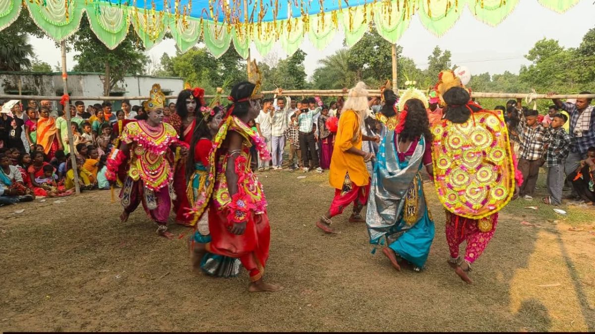 रोजो पर्व पर रामपुर में सजी छऊ नृत्य की महफिल
