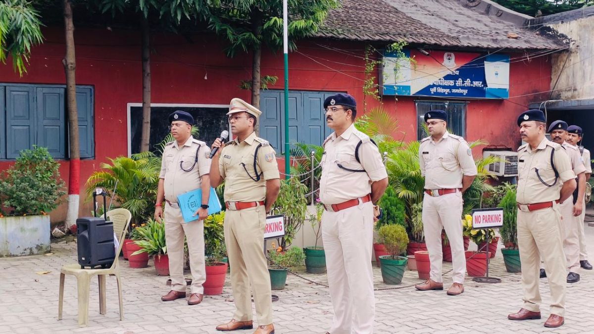 जमशेदपुर पुलिस ब्रीफिंग