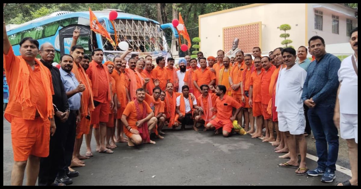 जलाभिषेक के लिए टाटा मोटर्स यूनियन का जत्था हुआ बाबाधाम रवाना