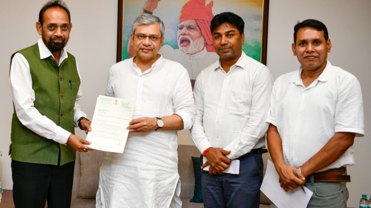 MP Bidyut Baran Mahato met the Railway Minister